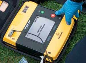 Image Physio-ControlThe Physio-Control Lifepak 1000 has gotten smaller, simpler, and more rugged. Its current design makes it easier to fit into kits and cases, or wall-mount enclosures.