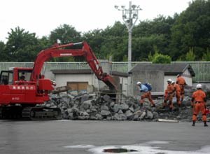 Photo Adam K. Thiel Highly-skilled members of the Tokyo Fire Department's Hyper-Rescue Team conduct a heavy USAR drill assisted by robotic firefighting vehicles, helicopters, and blasting agents.