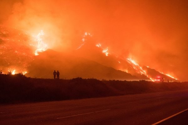 In a matter of hours, flames from the Thomas fire engulfed thousands of acres. (Photo/R. Collum)