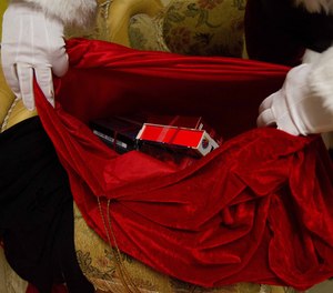 It’s time for Santa Medic to answer letters from boys and girls, mommies and daddies, nannies and au pairs, BFs, BFFs and BFAFAs. OMG!