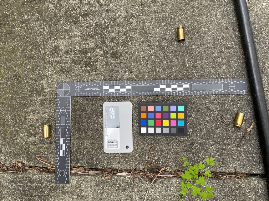 Figure 10: A bureau reference scale, color calibration target and high-CRI lighting set at a standard color temperature combine to create an accurate record of your evidence.