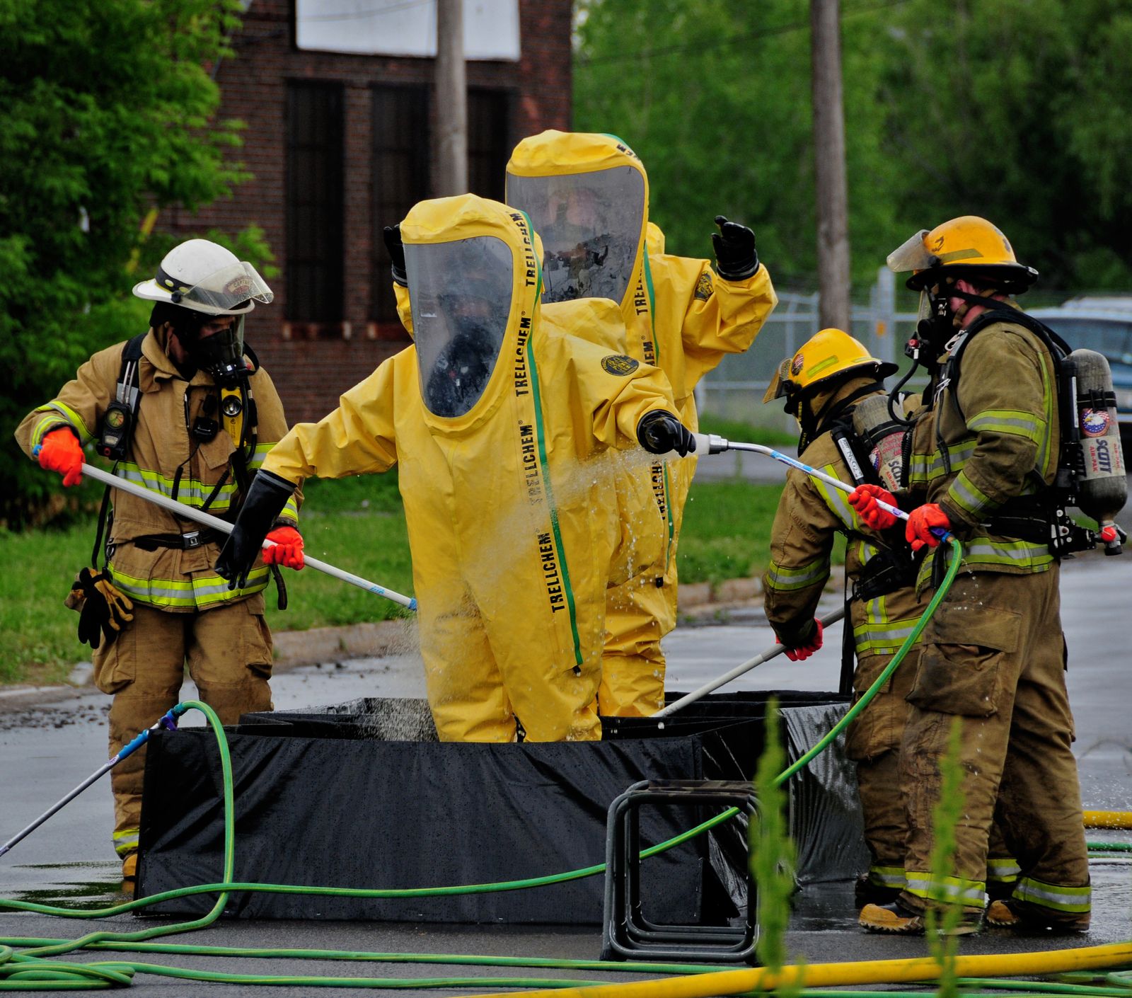 Firefighter safety: an 8-step process for managing hazmat incidents