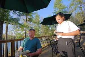 Restaurant workers have been particularly harmed with the recent shutdowns to slow the spread of COVID-19. Image: vastateparksstaff/Wikimedia Commons