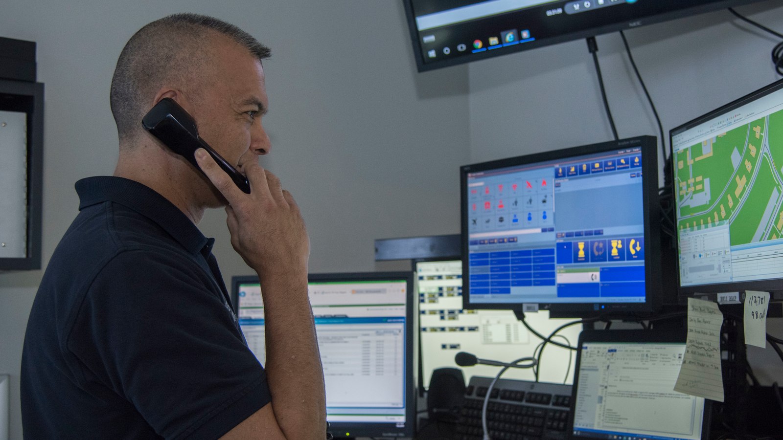How to a 911 dispatcher