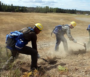 Veterans train to be wildland firefighters in 2015. (Photo/Team Rubicon)