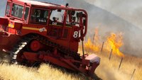 Calif. firefighters work to contain 5,000-acre fire amid heat wave