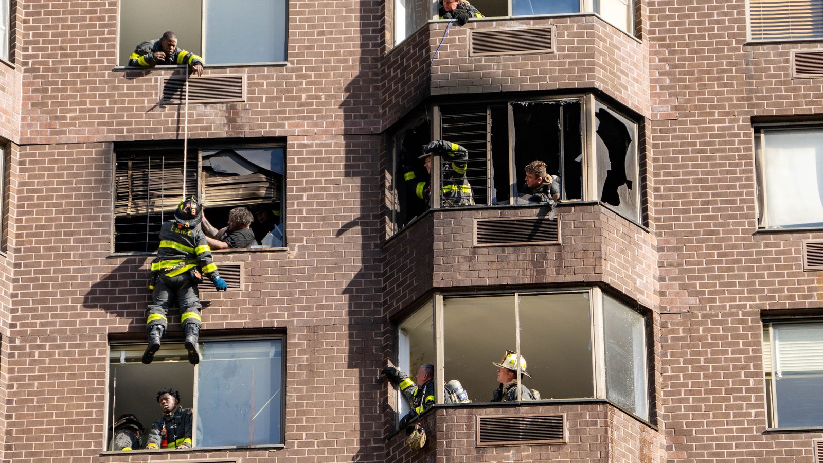 FDNY FF receives Chief of Department medal for 20-story high-rise rope ...