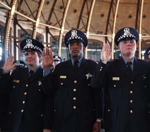 New Chicago officers officers take an oath for office during a graduation ceremony on Nov. 14, 2022.