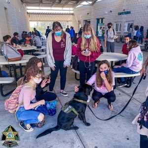 K-9 Mango visiting students on campus.