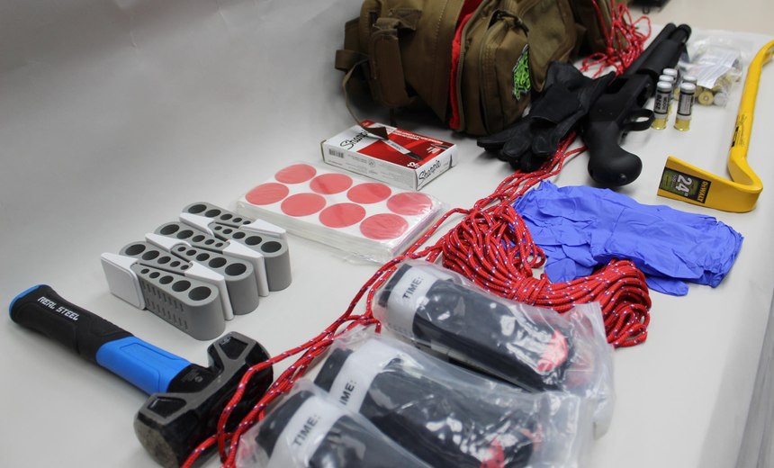 The bag contains a hammer, door stops, door marking dots, markers, tourniquets, paracord and nitrile gloves.
