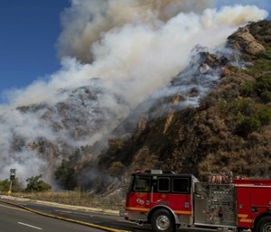 Firefighters arrive on scene of the Palisades Fire in the Pacific Palisades area of Los Angeles Monday, Oct. 21, 2019. (AP Photo/Christian Monterrosa)