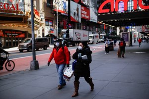 California Gov. Gavin Newsom this week said he planned to announce new state guidelines on wearing masks, which may help reduce infection from asymptomatic carriers. Image: AP Photo/John Minchillo