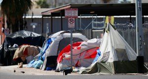 Tents and crude lean-tos crowd the sidewalks where many homeless people live along the streets in record numbers, as concerns grow over the homeless population due to the coronavirus Tuesday, March 24, 2020, in Phoenix. Image: AP Photo/Ross D. Franklin