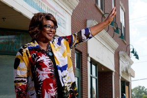 Mayor-elect Ella Jones waves to a supporter passing by while posing for a photo Wednesday, June 3, 2020, in Ferguson, Mo. Image: AP Photo/Jeff Roberson