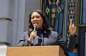 In this photo taken June 1, 2020, San Francisco Mayor London Breed speaks to a group protesting police racism outside City Hall in San Francisco. Image: AP Photo/Eric Risberg