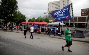 Mike Pellerin joins other Trump supporters on 4th Street and Cheyenne Ave. in downtown Tulsa, Okla., ahead of President Donald Trump's Saturday's campaign rally Friday, June 19, 2020. Image: Mike Simons/Tulsa World via AP