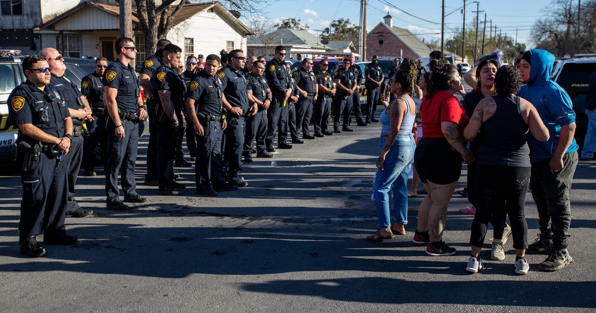 Crowd clashes with San Antonio police after fatal shooting