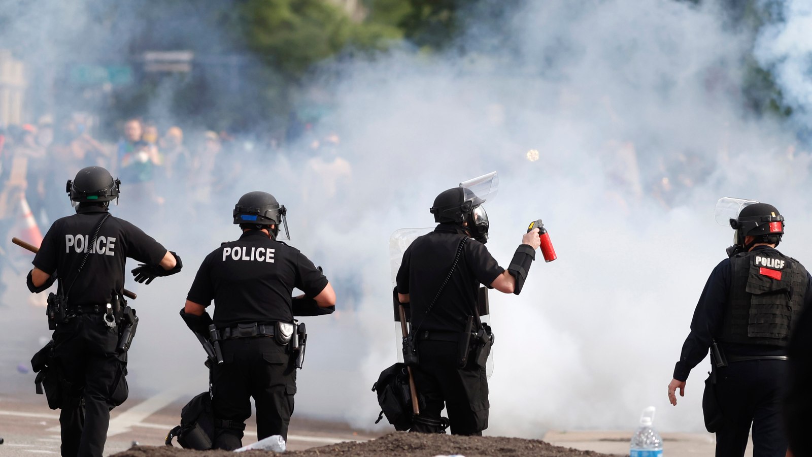 Protest policing: When do tensions escalate between protesters and police?