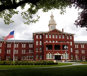 The Oregon State Hospital is seen in Salem, Ore., on May 24, 2013. A federal judge has ruled, Monday, Aug. 29, 2022 that the Oregon State Hospital must limit the amount of time it can hold patients charged with crimes, in a bid to create space at the overcrowded hospital for criminal defendants who need mental health treatment but are housed in jails. (Paul Carter/The Register-Guard via AP, File)
