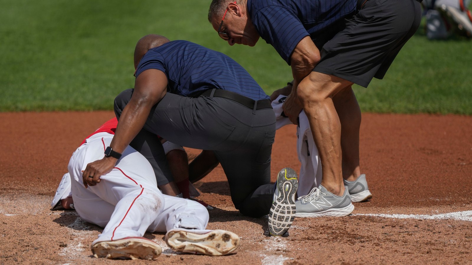 Red Sox's Justin Turner transported after being hit in the face by