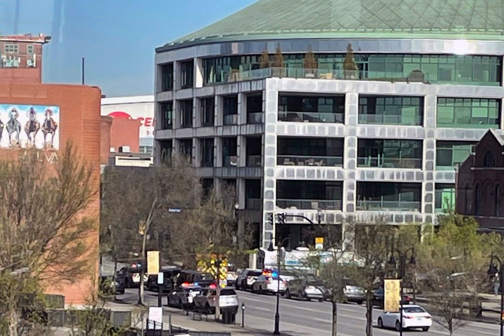 5 dead several wounded in shooting at Louisville bank building suspect dead