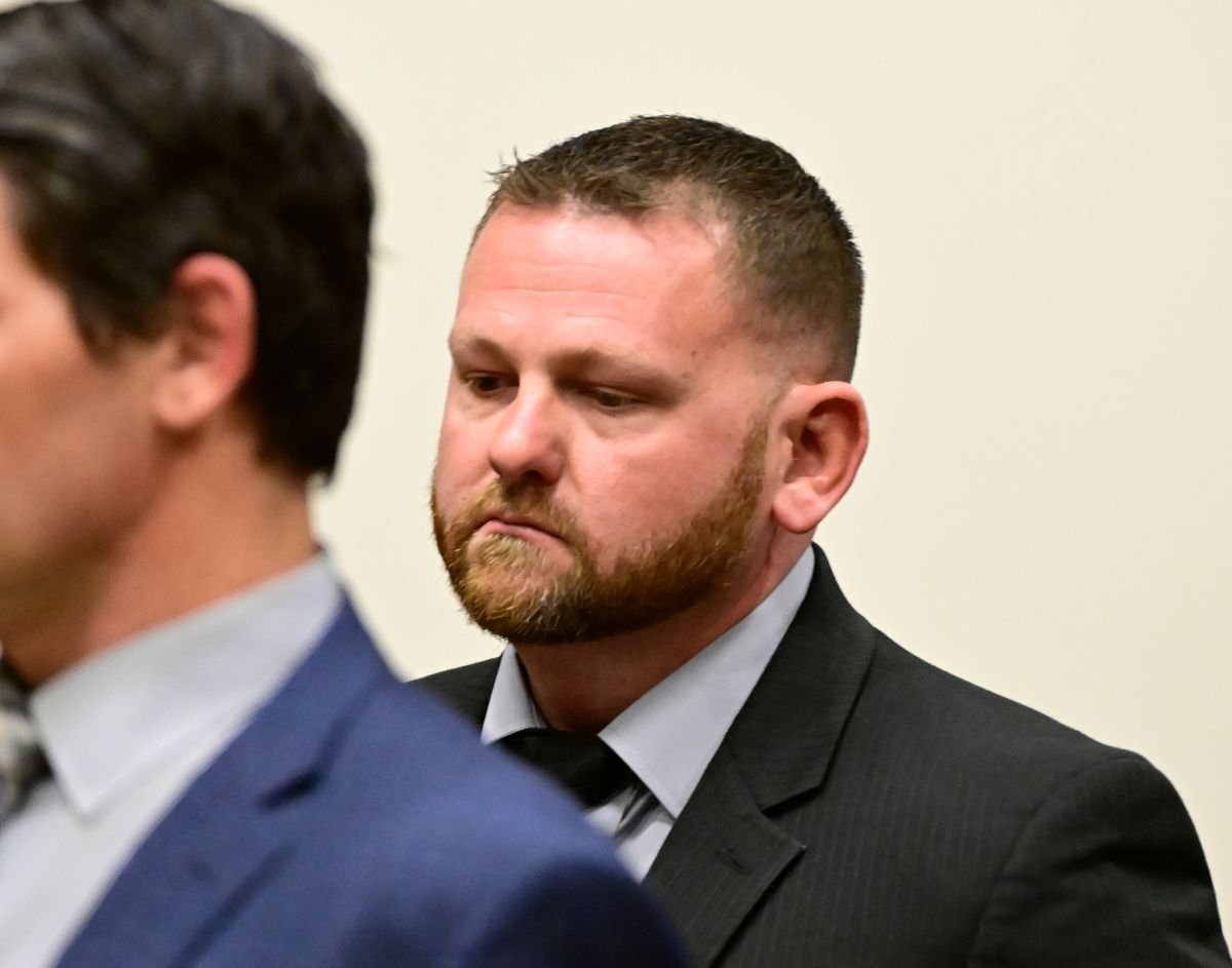 Aurora Police officer Randy Roedema, right, attends an arraignment at the Adams County Justice Center in Brighton, Colo., Friday, Jan. 20, 2023.