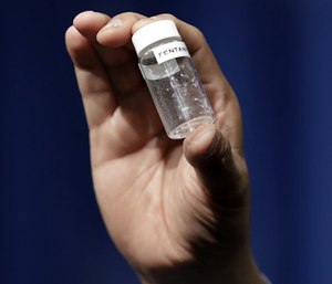 In this June 6, 2017, file photo, a reporter holds up an example of the amount of fentanyl that can be deadly. (Photo/AP)