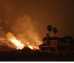 A wildfire threatens homes as it burns along the 101 Freeway Tuesday, Dec. 5, 2017. (Photo/AP)
