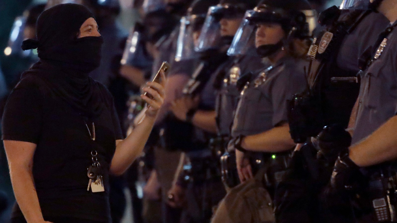How police can preplan effective crowd control response