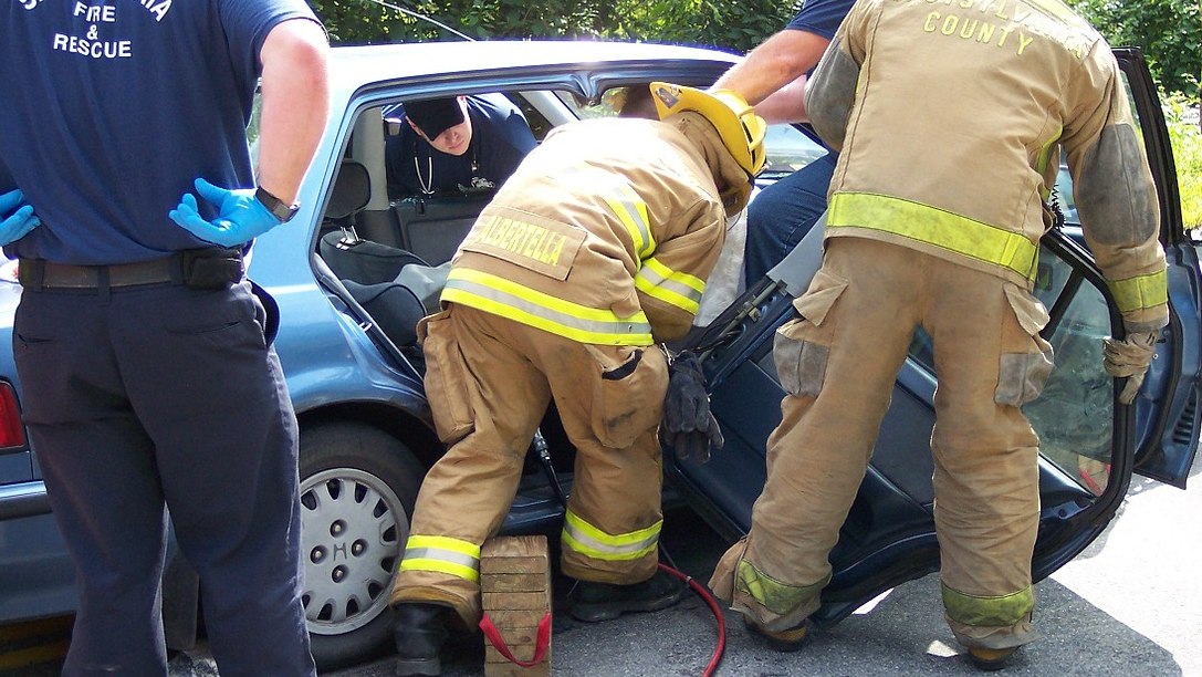 When and how to safely remove a seat in an automobile extrication