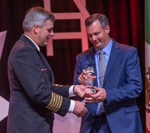 Metro Chiefs President Chief Mike Duyck presents UL Vice President and UL FSRI Director of Research Stephen Kerber with the President’s Award at the 2019 Metropolitan Fire Chiefs Conference in Edmonton. (Photo/Edmonton Fire Rescue Services)