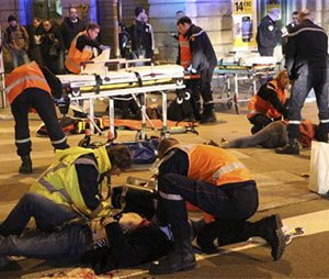 This photo provided Monday, Dec. 22, 2014 by local newspaper Le Bien Public shows rescue workers tending at victims after a driver deliberately slammed into passersby in several spots in Dijon, central France, Sunday Dec. 21, 2014. French police are raising security after an attack on officers in central France, and the country’s top security official is arriving in the city where a driver ran down 11 pedestrians. (AP Photo/Christian Guileminot; Le Bien Public)
