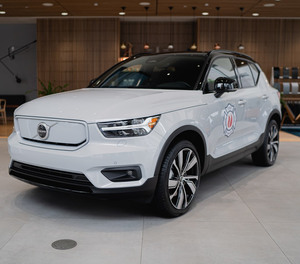 Volvo Car USA donated an electric XC40 Recharge SUV to the FDNY for training purposes