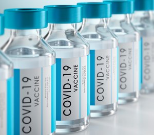 Sağlık işverenleri, sağlık çalışanlarının COVID-19 aşısı olmasını zorunlu kılabilir ancak dikkate alınması gereken bazı muafiyetler vardır.