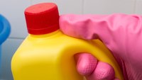 Drinking bleach, hydroxychloroquine and other COVID-19 myths