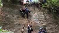 4 Wash. FDs rescue man who fell 50 feet off cliff
