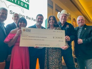 Henry Repeating Arms presenting a $25,000 donation to Border Patrol Foundation at an evening event coinciding with the Border Security Expo in El Paso, Texas.