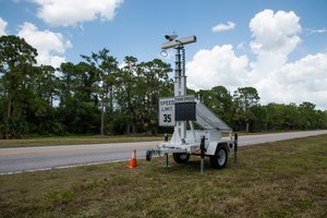 Jenoptik-Trailer für Geschwindigkeitsüberwachung in den USA // Rapid deployment trailer for speed monitoring