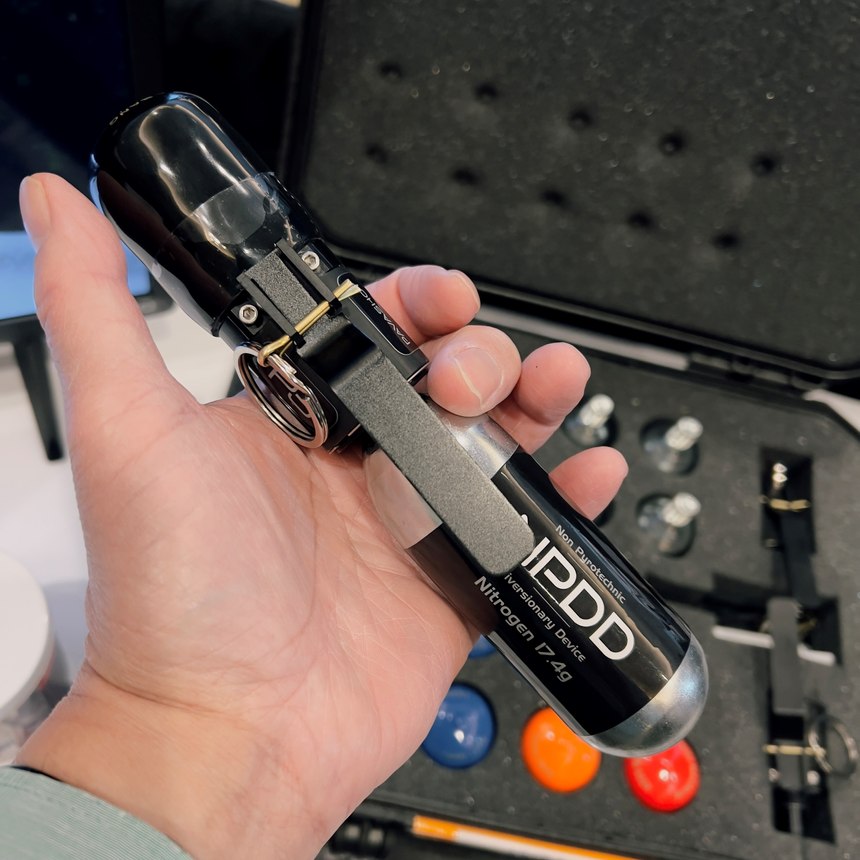 The PAVASHOT NPDD (Non-Pyro Diversionary Device) uses nitrogen to deploy a payload bag, that bursts and disperses an irritant. It delivers a 177+db surprise.