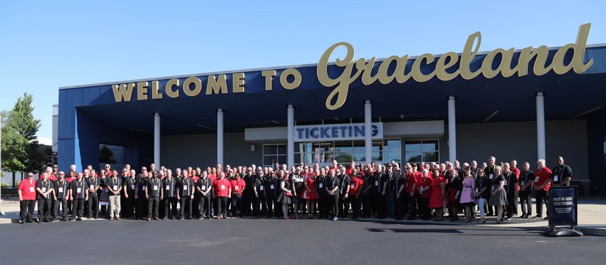 Metro Chiefs conference attendees pose for a photo.