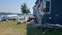Video: 8 hurt after boat slams into Mo. house