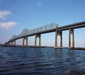 A former Staten Islander from Richmond who now lives in Hazlet, N.J., Gary Smiley noticed the young man – identified as a Tottenville resident – get out of his car and start to climb over the railing. (Photo/Wikimedia Commons)