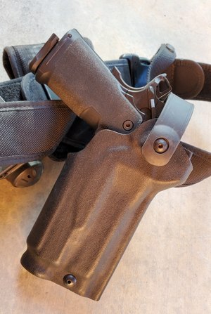 The 4.25" gun in the US-80 holster. The very top edge of HE509T can be seen near the rotating retention hood. The TLR-1HL is still attached and must be used for proper retention. 