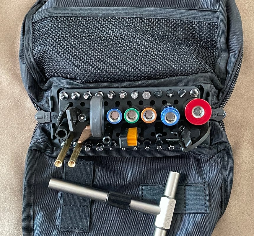 The Fix It Sticks Works torque driver kit contains 4 fixed (15, 25, 45 and 65 in-pounds) torque limiters along with a couple dozen bits, a T-handle and some other useful tools. Additional tools, bits and torque limiters are available. (Photo/Ron LaPedis)