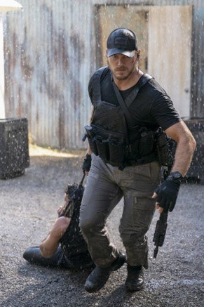 Pratt, as James Reece, wearing the 5.11 Apex Pants