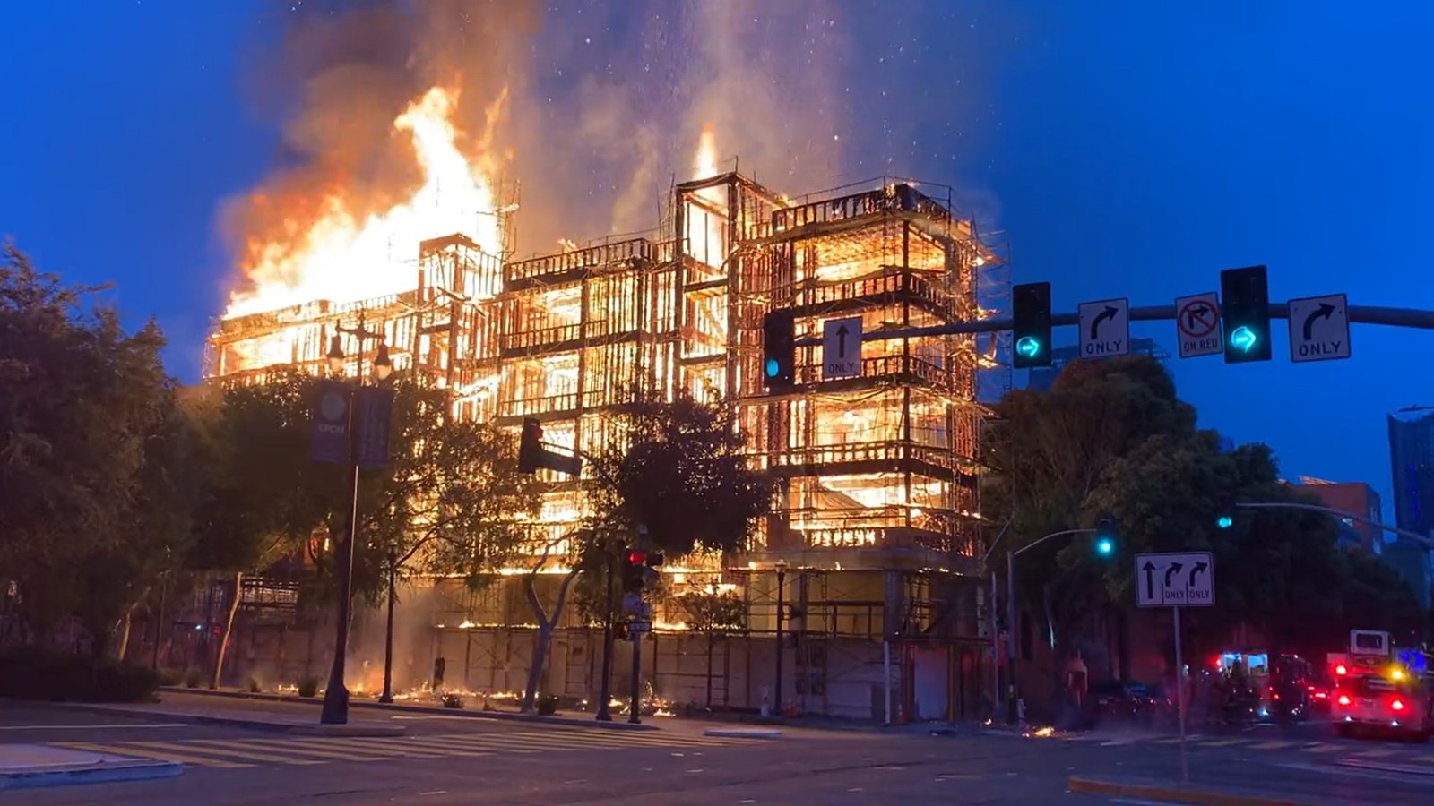 Video: San Francisco firefighters contain 4-alarm structure fire