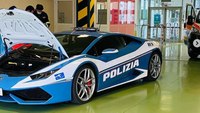 Photos: Italian officers deliver kidneys to 2 patients in Lamborghini supercar