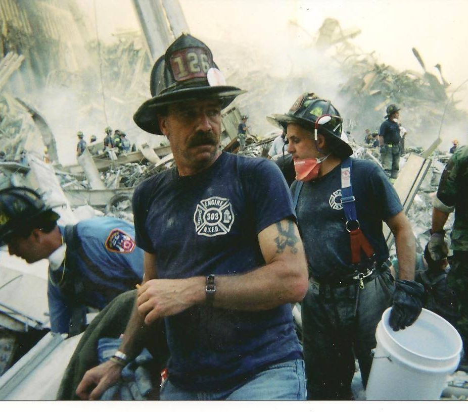 9/11 FDNY FIREFIGHTER AT WORLD TRADE CENTER 8x10 SILVER HALIDE PHOTO PRINT 