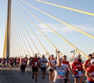Justin Doyle, 48, collapsed and later died while running in the March 1 Skyway 10K race. A St. Petersburg Fire Rescue report reveals the confusion and miscommunications that delayed medical help.