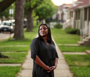 Shana Dorsey is suing Lakeview Rehabilitation and Nursing Center, alleging it neglected to properly care for her father. He developed a massive pressure sore that became infected, and he died a few months later. (Chris Sweda/Chicago Tribune/TNS)